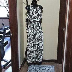 Long cotton dress in black and white floral pattern
